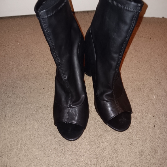 Heels - Picture 2 of 3